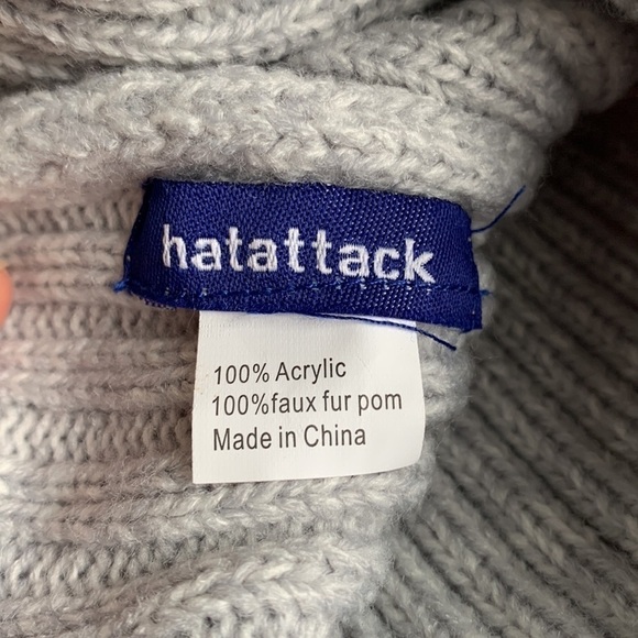 Hat Attack | NWOT Lightweight Ribbed Cuff Beanie / Hat Faux Fur Pom Light Gray - Picture 2 of 5